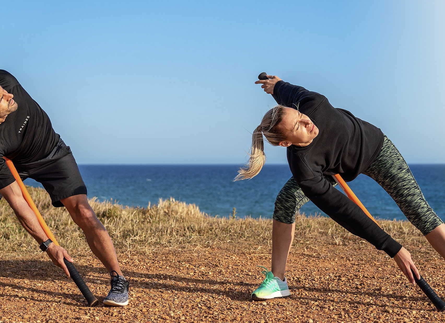 17 упражнений с гимнастической палкой для развития гибкости и профилактики боли и травм