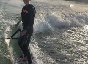 Вейксёрфинг: с чего начать и что потребуется, чтобы встать на волну