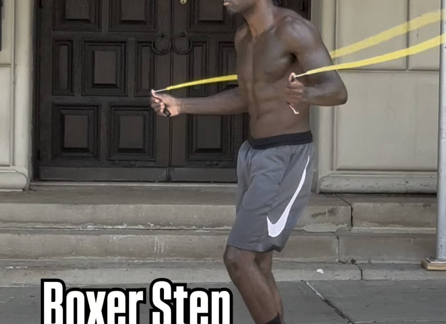 5 упражнений со скакалкой, которые стоит добавить в свои тренировки