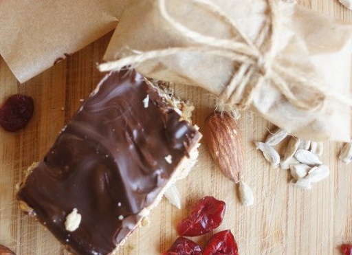 Энергетический батончик с основой из гранолы по-домашнему