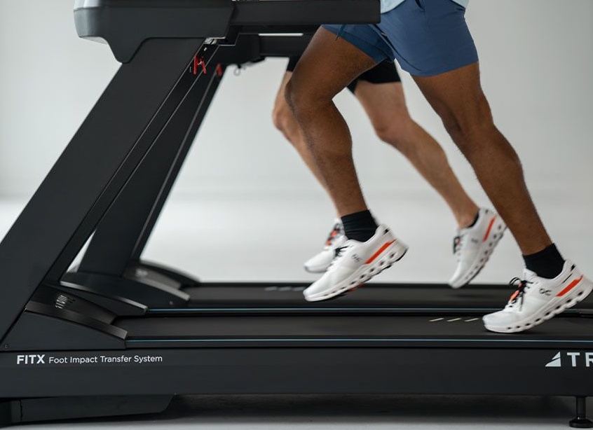 Прокачка: тренировка на свежем воздухе, которая хорошо нагрузит ноги и пресс